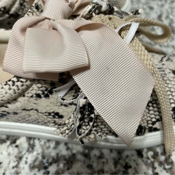 Jolimall Snakeskin Print Sneaker Shoes with Tassels Size 6 - Picture 5 of 12